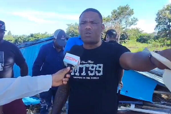 PN Realiza desalojo en el municipio de Pedro Brand