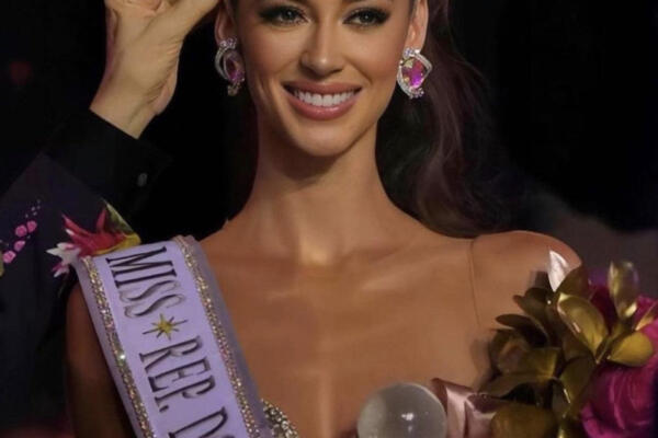 “Yo soy dominicana” Mariana Downing demuestra sus dotes hablando español