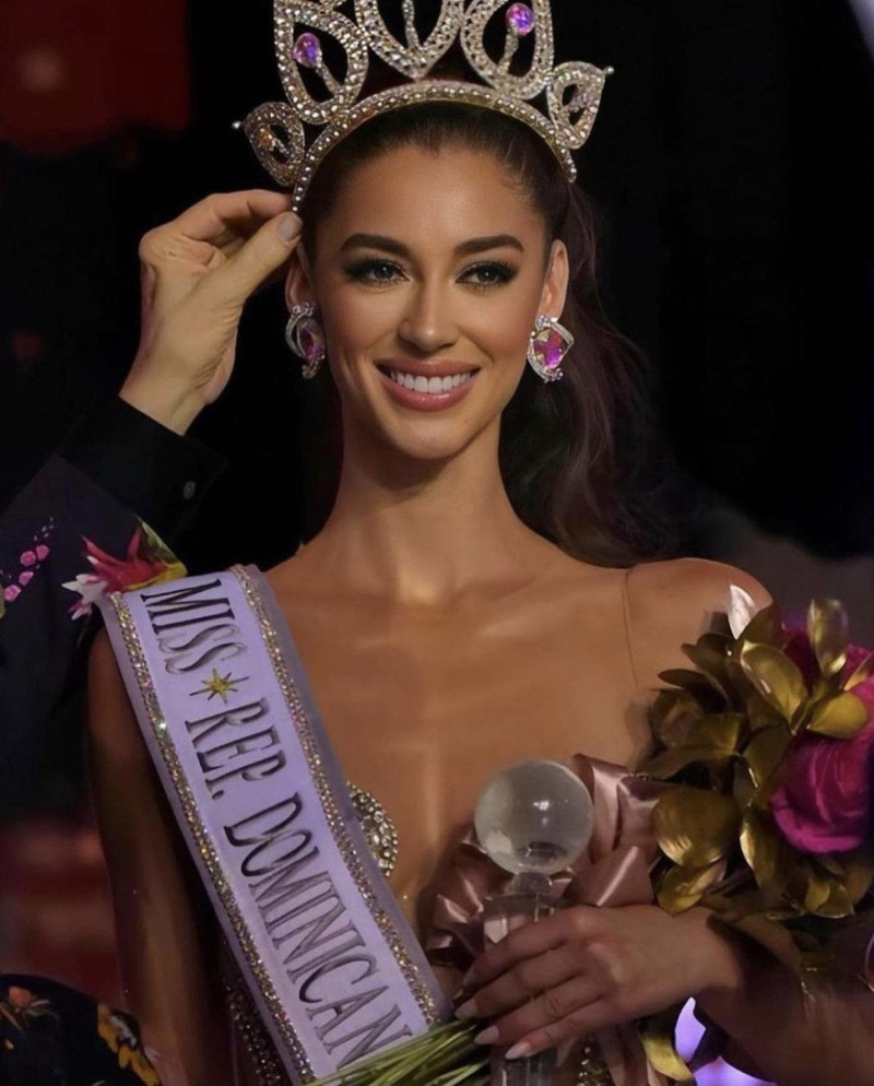 “Yo soy dominicana” Mariana Downing demuestra sus dotes hablando español