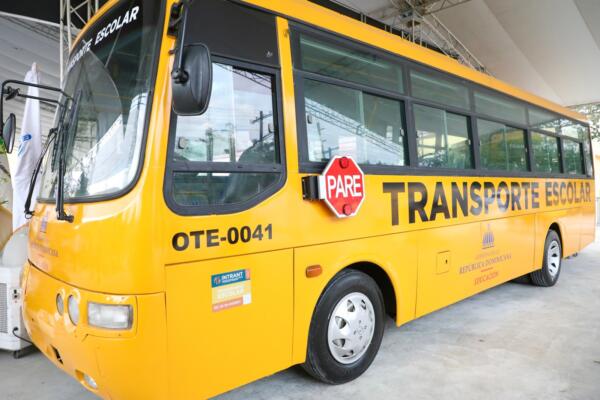 La CNTU es parte de los suplidores del transporte escolar.