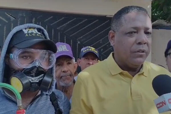 Diputado del PLD realiza jornada de fumigación en Los Alcarrizos