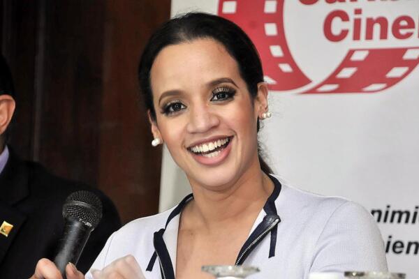 Actriz Dascha Polanco de 'Orange is the New Black' anuncia que será abuela a sus 40 Años