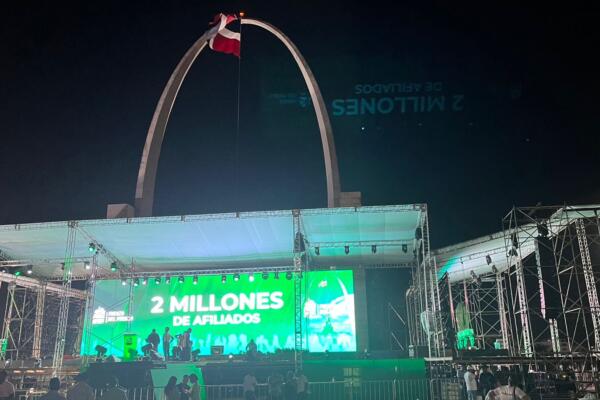 Fuerza del Pueblo se prepara para celebración en la Plaza de la Bandera