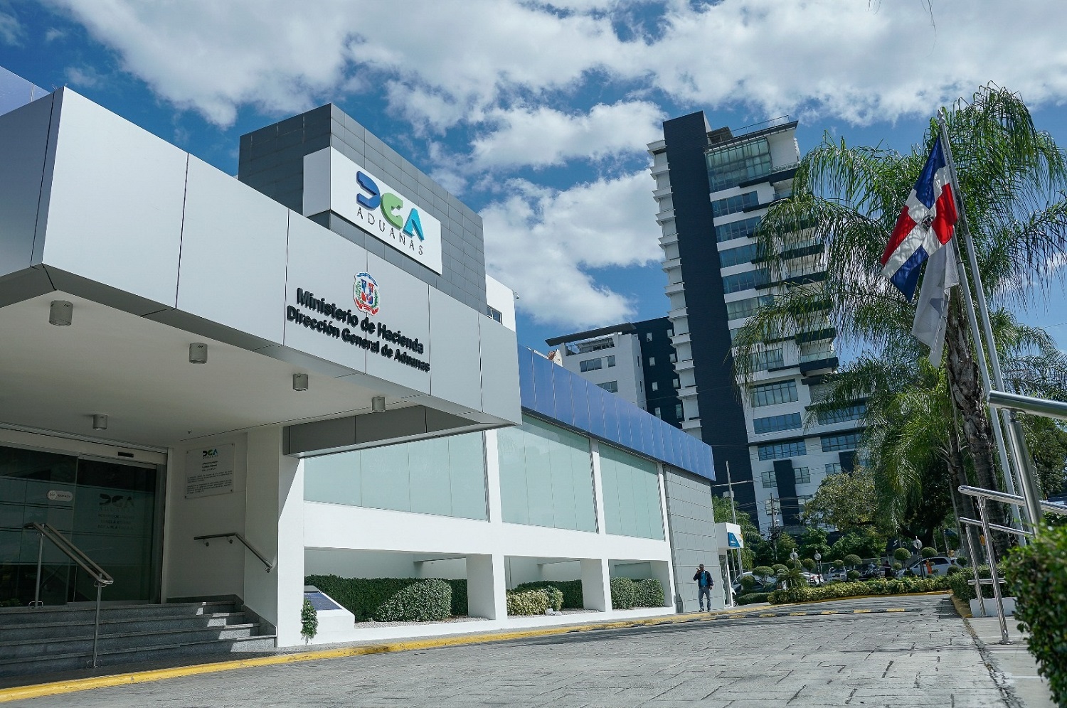 Aduanas supervisa el cierre de sus instalaciones en las fronteras con Haití