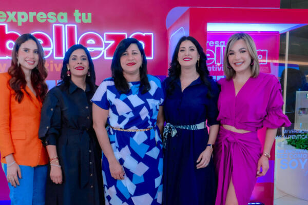 Katherine Collado, Madelyn Martínez, Cony Taveras, Alejandra Acta y Luz García compartieron junto a Jumbo