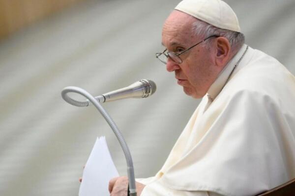 Francisco llega a Mongolia en primera visita papal al país