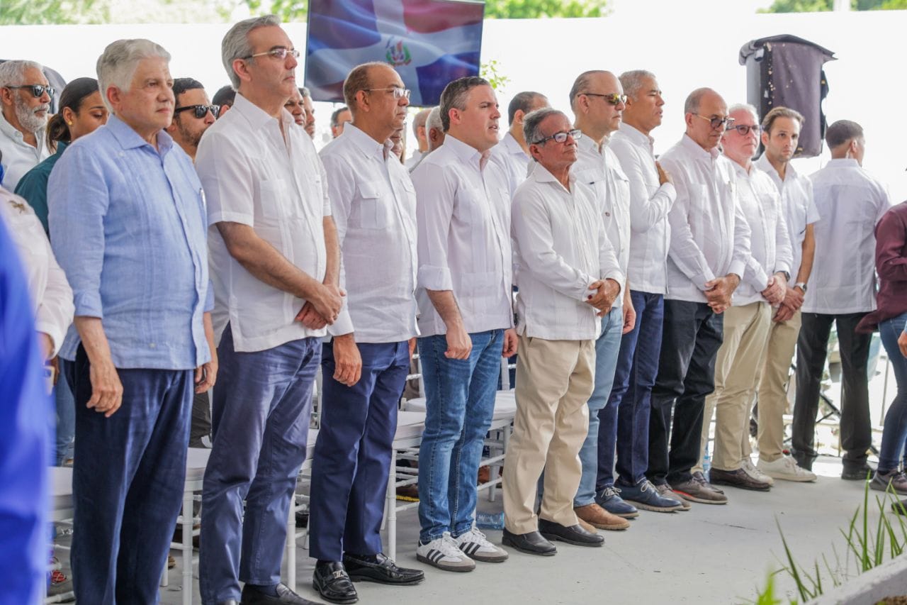 Luis Abinader inaugura centros educativos en el Cibao