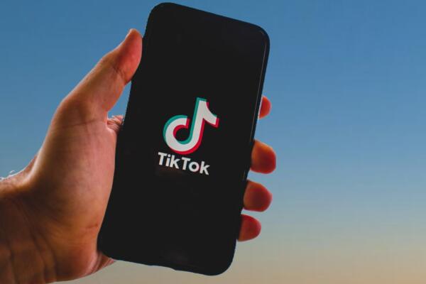 La Unión Europea aplicó una millonaria multa a TikTok por no proteger los datos de los menores