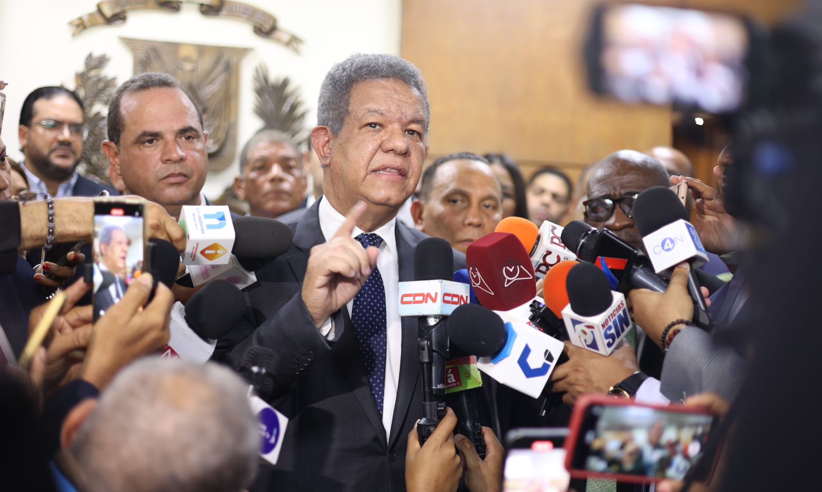 Leonel propone acudir a OEA para detener canal se construye en Haití