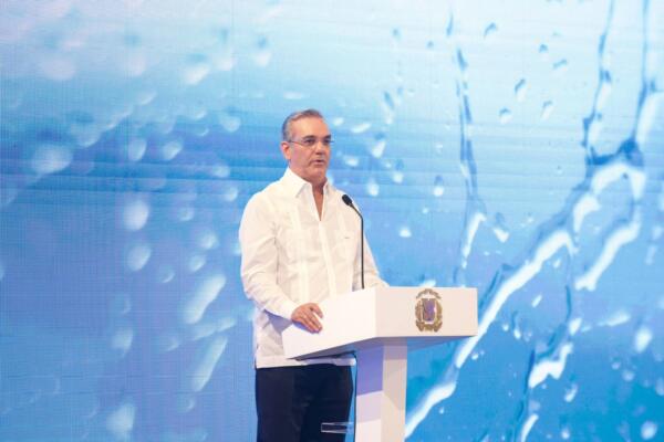 Luis Abinader: economista con amplia trayectoria política y empresarial