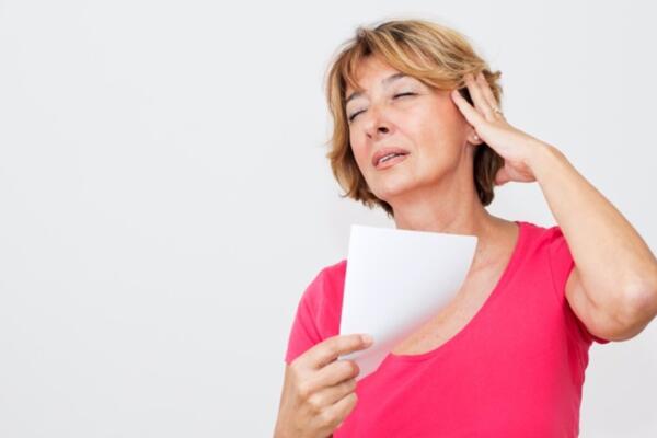 Más del 85% de las mujeres no tienen un tratamiento eficaz para sus síntomas de menopausia
La desaparición de las hormonas femeninas con la menopausia tiene múltiples efectos y repercusiones sobre el cuerpo de la mujer. Si en tu caso los riesgos de la terapia hormonal sobrepasan los beneficios las siguientes alternativas pueden ayudarte a manejar los síntomas.

SALUD MADRID ESPAÑA EUROPA
GETTY/BAKIBG