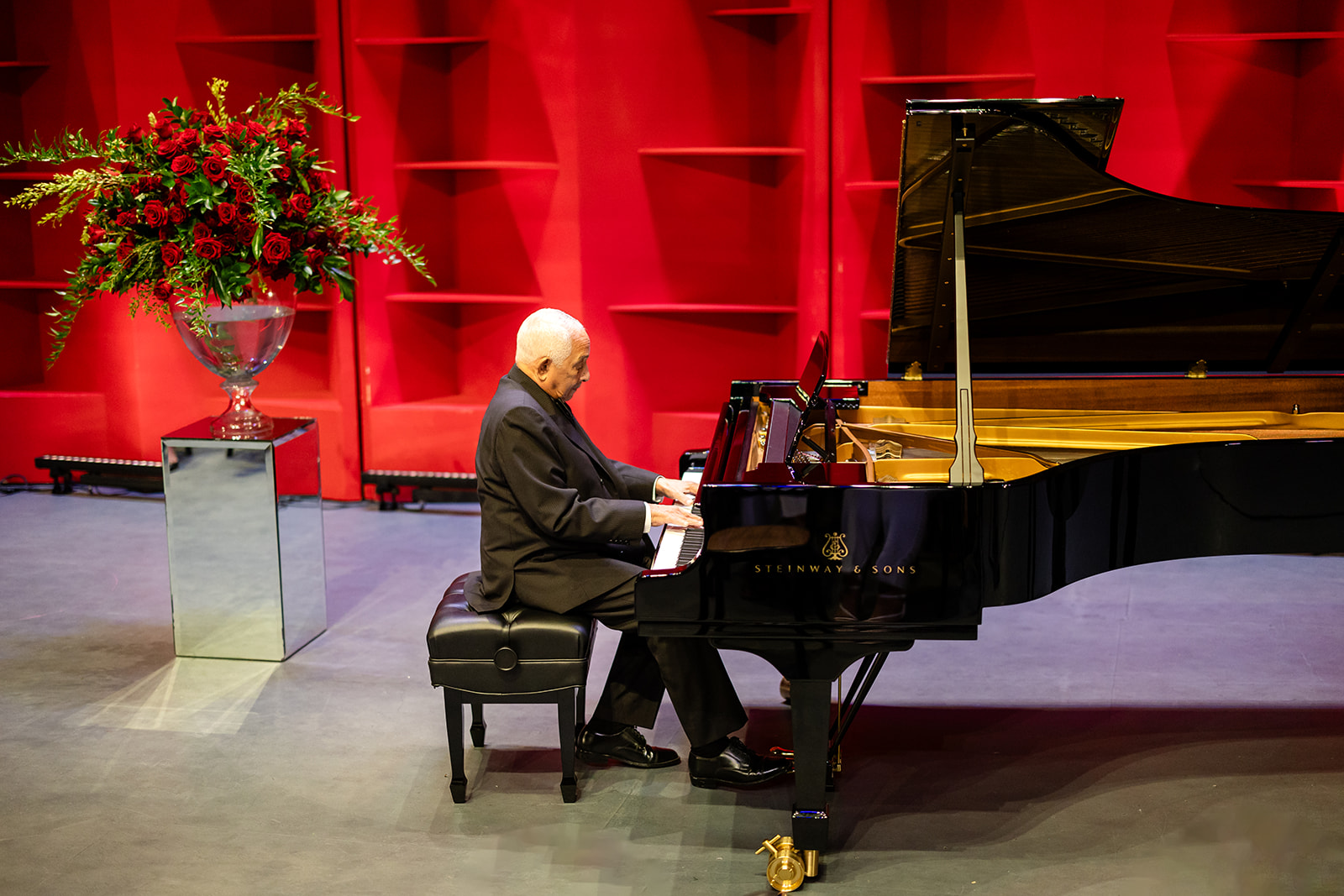 E. León Jimenes dona un nuevo piano al Teatro Nacional