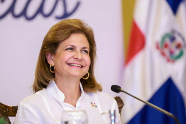 Raquel Peña supervisa construcción puente en Cangrejo, Puerto Plata