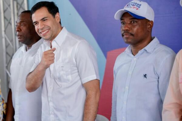 Roberto Ángel juramenta 50 dirigentes en la Unidad Externa del PRM