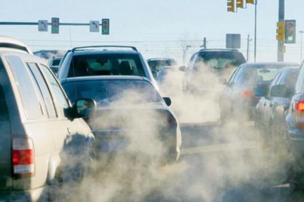 Vehículos emiten el 40% de gases de efecto invernadero del sector energía de RD