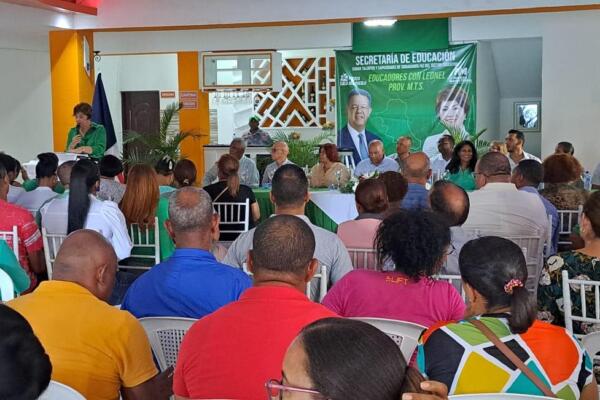 Maestros de la Fuerza del Pueblo en Nagua se preparan para elecciones del 2024