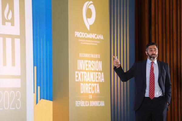 Gobierno reconoce empresas de inversión extranjera por sus aportes a la economía dominicana 