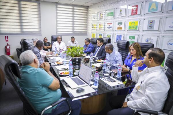 Junta Central entrega calendario al PRM para celebración de sus primarias