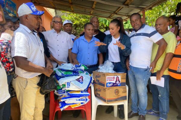 Betty Gerónimo realiza jornada de fumigación contra el dengue en Santo Domingo Norte