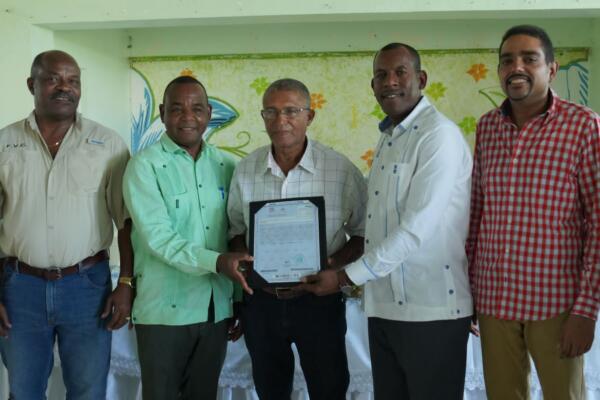 Gobierno entrega 330 títulos de propiedad en Los Guaricanos