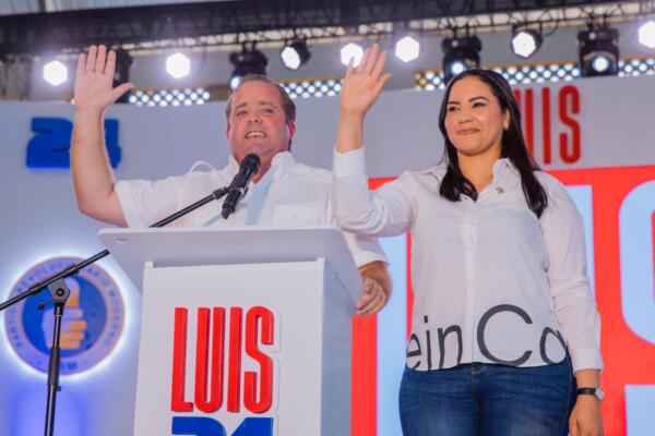 Diputada del PLD se juramenta en el PRM; dice que se va al partido de la democracia