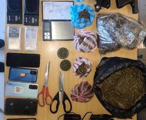 PN y MP ocupan drogas, un arma de fuego y dinero en efectivo en dos allanamientos en Peravia