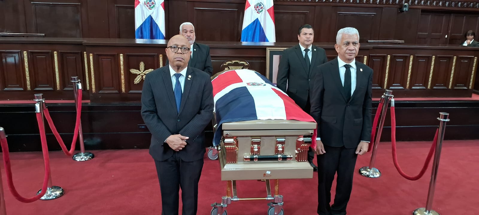 Congreso rinde honores a restos del exiputado Levis Suriel.