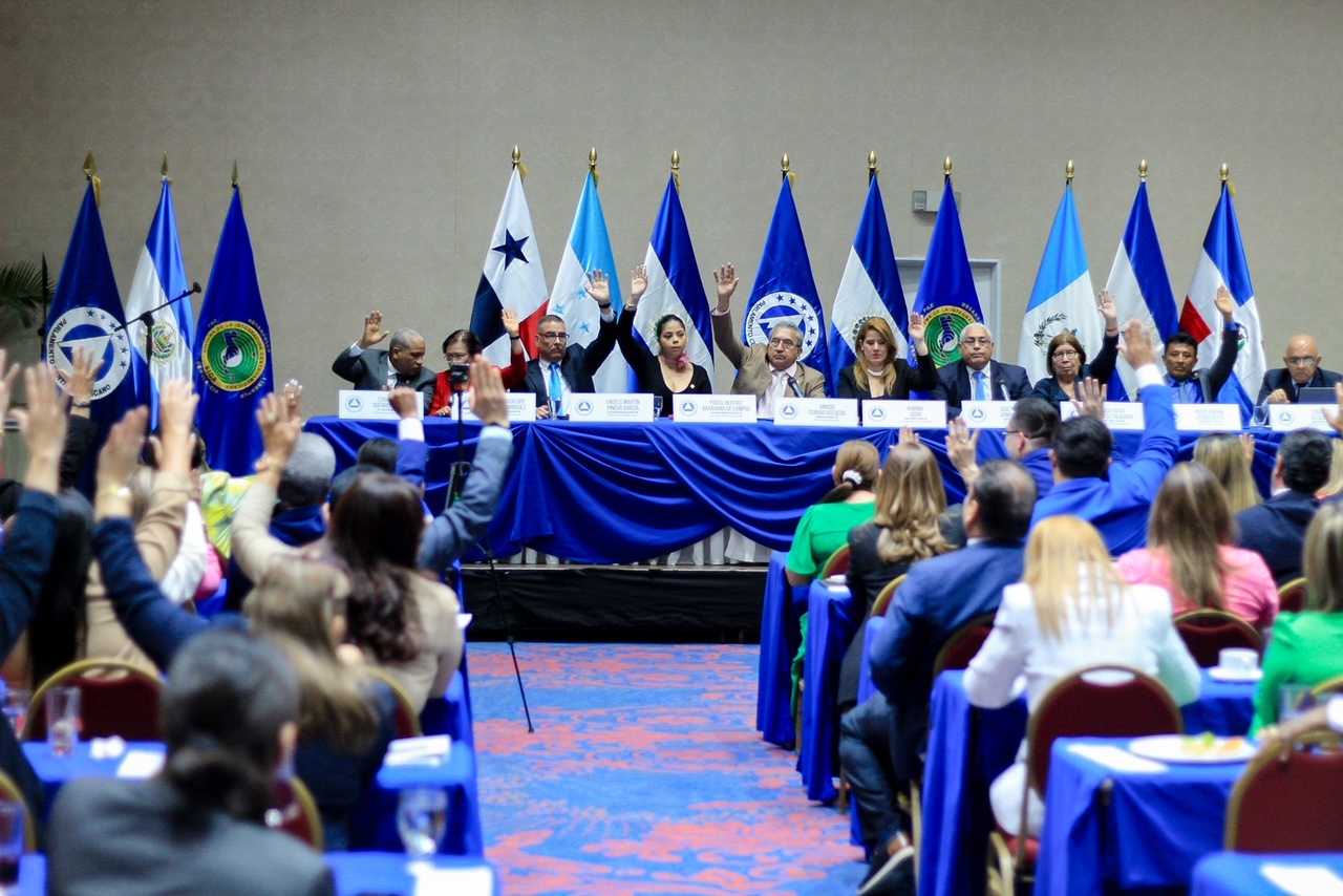 Parlacen muestra preocupación por altas tasas de embarazo en adolescentes de Centroamérica y RD