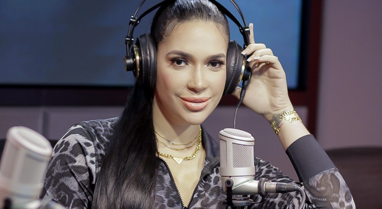 Mira quien sustituirá a Amelia Alcántara en Sin Filtro Radio Show