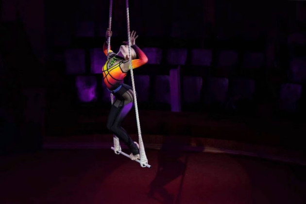 Maria Smetanova tiene varios años dedicándose al arte circense.