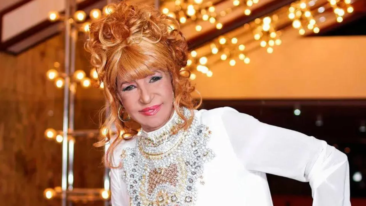 Fefita La Grande llega a lo grande a su fiesta de cumpleaños número 80
