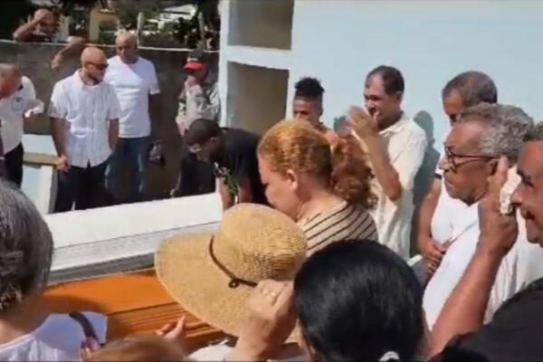 Sepultan tres de 4 miembros de familia asesinada por banda de haitianos
