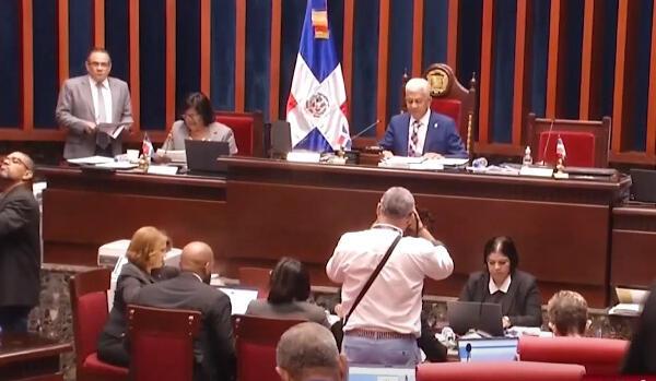 Legisladores respaldan medidas en la frontera.