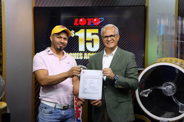 Dima de Jesús Santana es ganador de RD$ 15 millones en Leidsa.