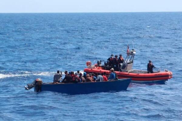Repatrian a 140 migrantes a República Dominicana detenidos en aguas de Puerto Rico