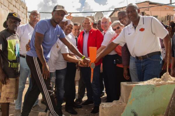 Alcalde Carlos Guzmán acude a llamado de familias de Los Guaricanos perdieron todo en un incendio