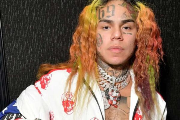De acuerdo con sitios como Celebrity Newtwoth, la fortuna de Tekashi 69 es de $500,000 dólares