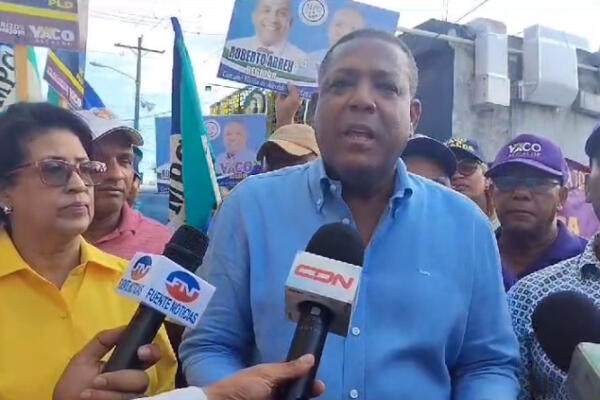 Diputado Yaco Alberti realiza mano a mano en Los Alcarrizos junto a la exsenadora Cristina Lizardo