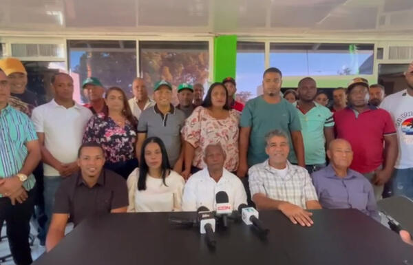 Alcalde de Cevicos anuncia se repostulará por la Fuerza del Pueblo; presenta su equipo político