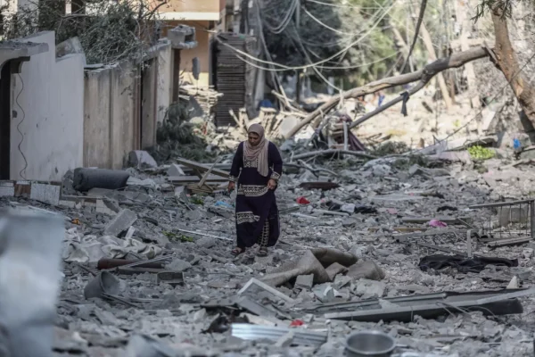 Los ataques de colonos israelíes siguen por Cisjordania ocupada, donde ha habido fuertes disturbios con fuerzas israelíes por distintas partes del territorio que han dejado varios palestinos muertos.