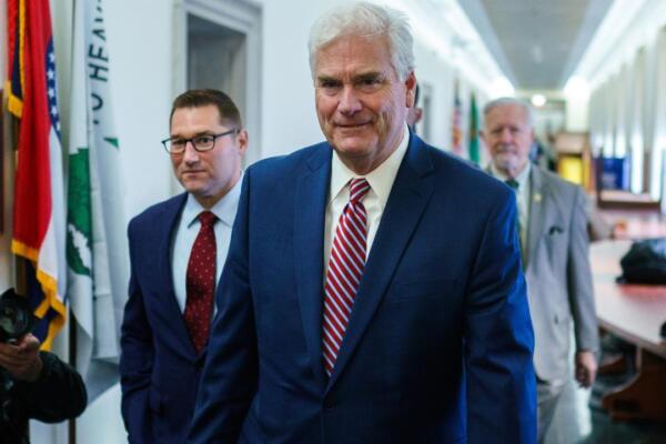 Los republicanos tratan de encontrar una solución al caos en que han sumido a la Cámara de Representantes con la destitución de su presidente, Kevin McCarthy.
