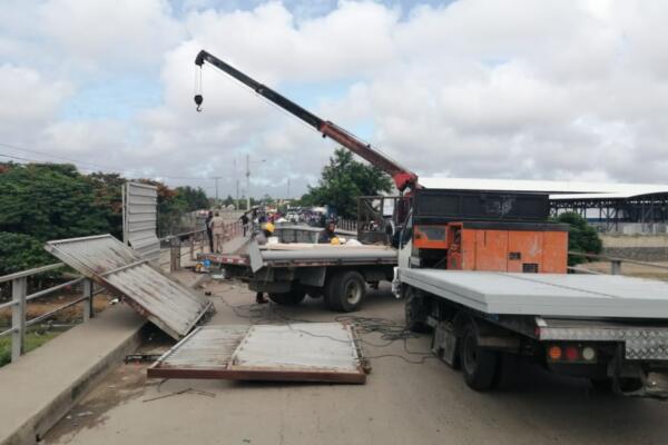 Policía haitiana dispersa a bombazos a haitianos en Juana Méndez