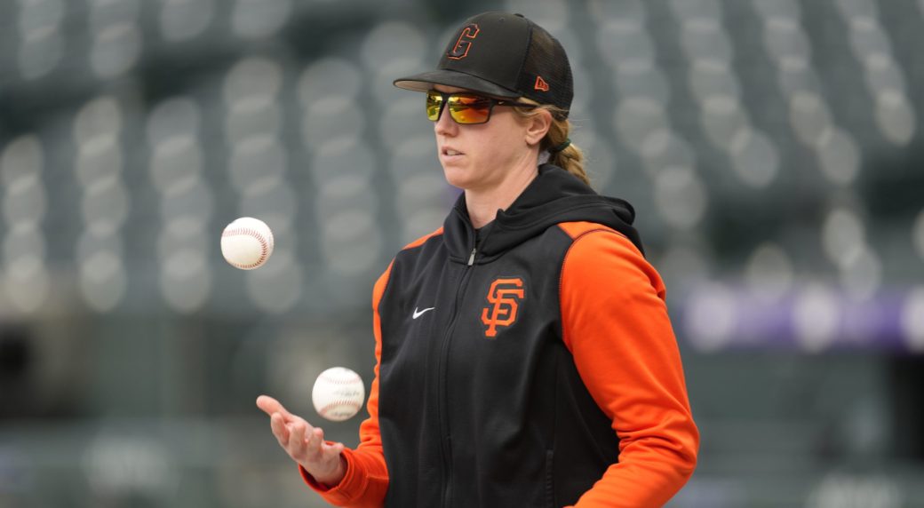Los Gigantes entrevistan a Alyssa Nakken para el puesto vacante de Manager