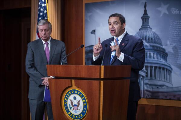 Atracan a punta de pistola a un congresista estadounidense en Washington D.C.