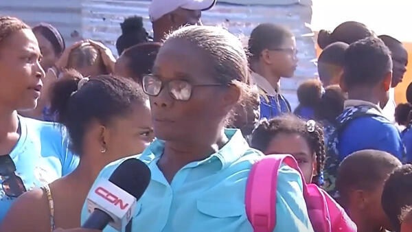 Estudiantes reclaman terminación de escuela en Villa Mella