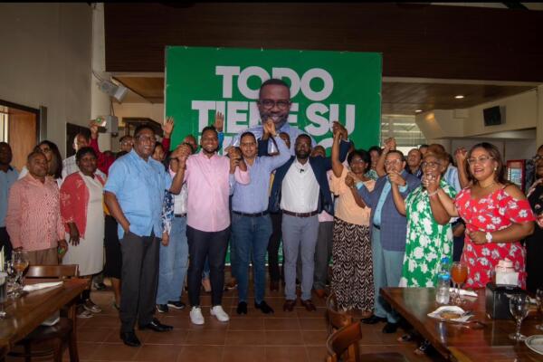 Aspirante a alcalde de la Fuerza del Pueblo recibe apoyo de la iglesia en La Romana