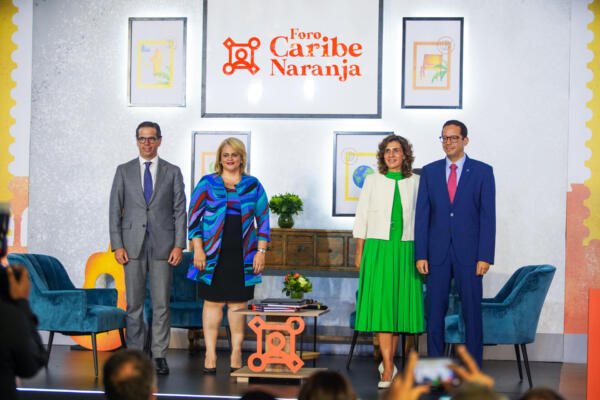 Participantes del Foro Naranja 
Foto: fuente externa