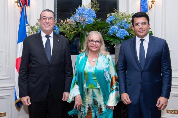 Juan Manuel Martín de Oliva, Rosa Hernández de Grullón y David Collado. 
Foto: Fuente externa