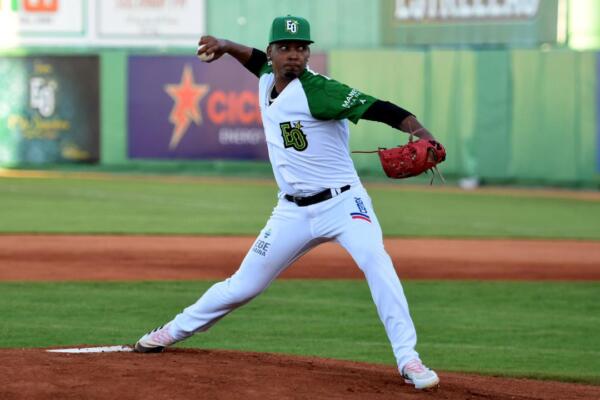 Edwin Uceta, lanzador abridor Estrellas