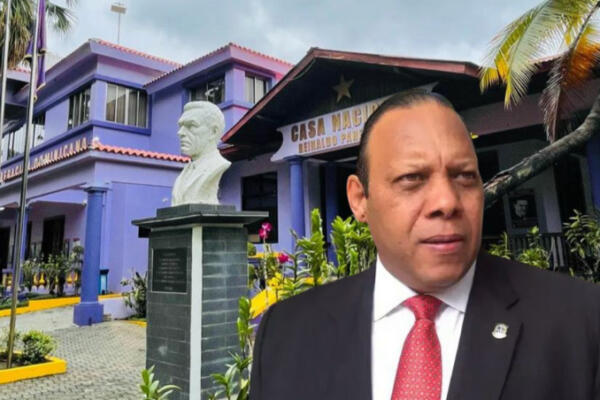 Mediante una carta Matos Mancebo, informo su renuncia al presidente del PLD Danilo Medina y al secretario general Charles Mariotti. 